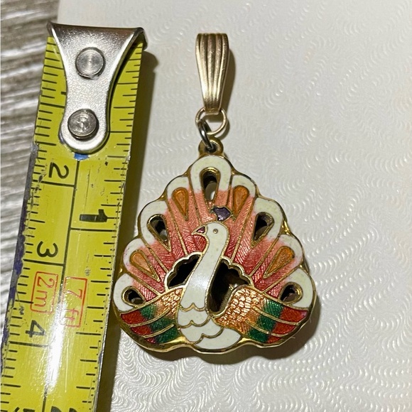 Vtg. Cloisonne Enamel Puff Peacock w/gold pendant bail; white w/multi-color EUC - Picture 2 of 5